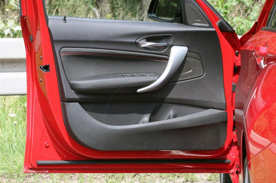  BMW 1-Series 5-Door 2012 года  (фото 11 из 57)